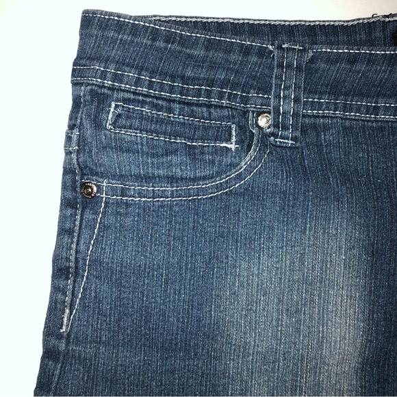 Gold Drama Stretch Distressed Denim Embroidered Shorts, Jr Sz 11 - Picture 4 of 7